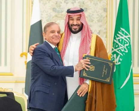 The Kingdom of Saudi Arabia and Pakistan Sign Mutual Defense Treaty